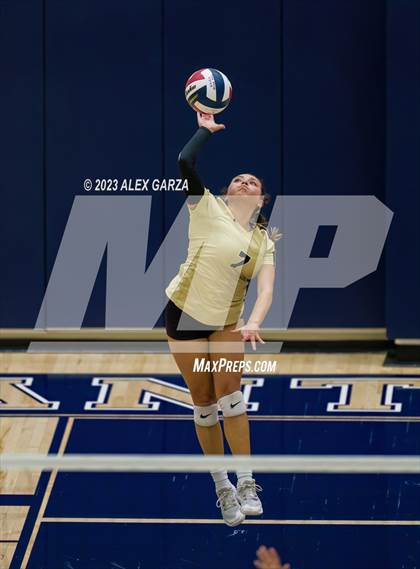 Thumbnail 1 in Southwest vs Edison  (UIL 5A Region 4 Bi-District Playoff) photogallery.