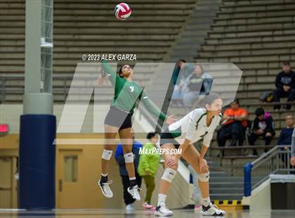 Thumbnail 3 in Southwest vs Edison  (UIL 5A Region 4 Bi-District Playoff) photogallery.