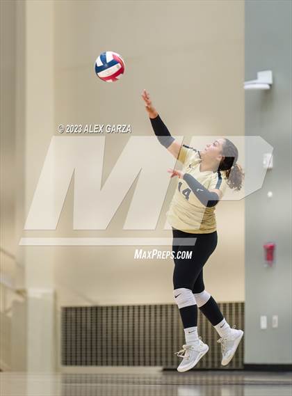 Thumbnail 2 in Southwest vs Edison  (UIL 5A Region 4 Bi-District Playoff) photogallery.