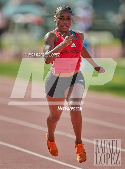Thumbnail 3 in Panther Relays (100M) photogallery.