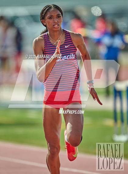 Thumbnail 3 in Panther Relays (100M) photogallery.