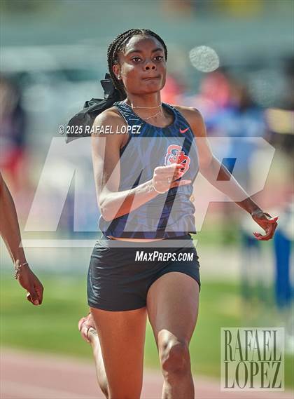 Thumbnail 1 in Panther Relays (100M) photogallery.