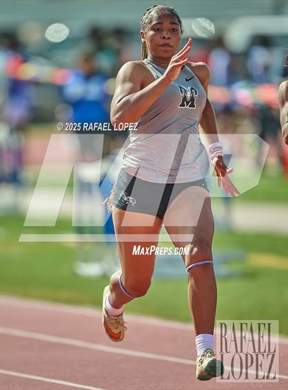 Thumbnail 3 in Panther Relays (100M) photogallery.