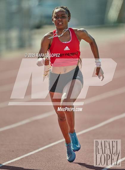 Thumbnail 3 in Panther Relays (100M) photogallery.