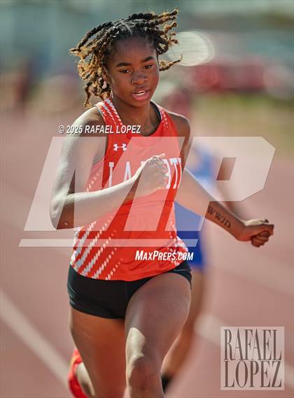 Thumbnail 2 in Panther Relays (100M) photogallery.