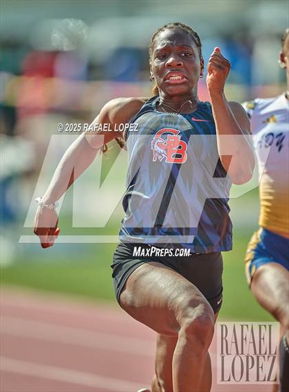 Thumbnail 2 in Panther Relays (100M) photogallery.