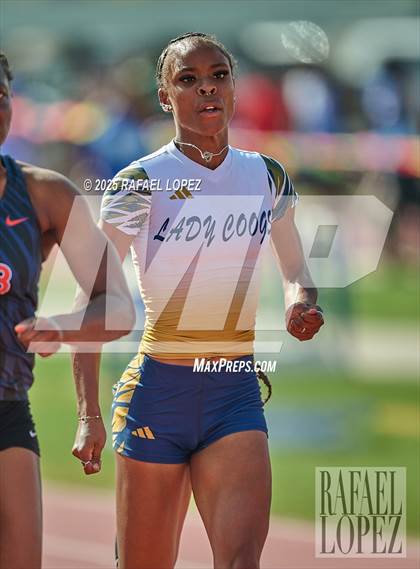 Thumbnail 1 in Panther Relays (100M) photogallery.