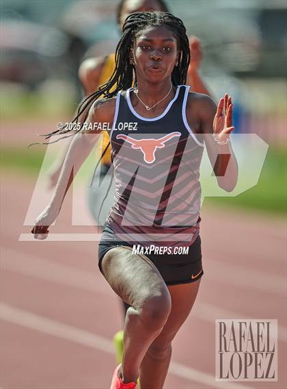 Thumbnail 2 in Panther Relays (100M) photogallery.