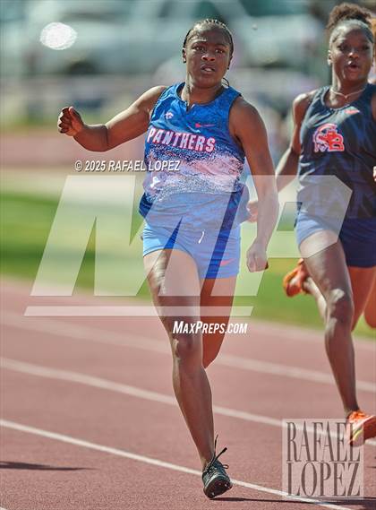 Thumbnail 2 in Panther Relays (100M) photogallery.