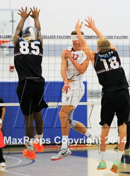 Thumbnail 3 in Esperanza vs Laguna Beach (CIF SS D2 Final) photogallery.