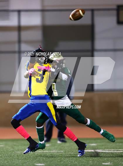 Thumbnail 1 in Verbum Dei vs. St. Monica photogallery.