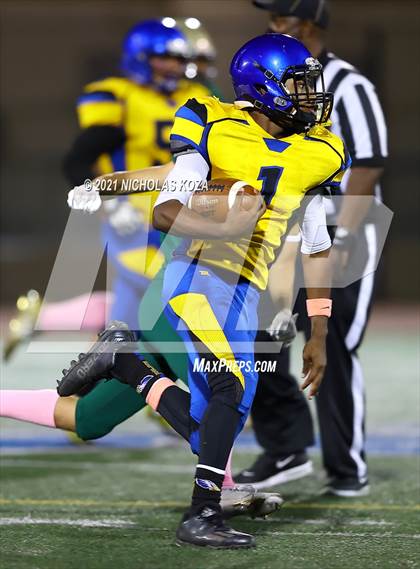 Thumbnail 2 in Verbum Dei vs. St. Monica photogallery.