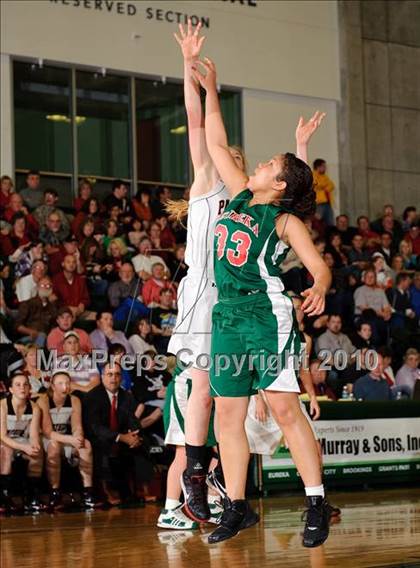 Thumbnail 2 in Eureka vs. McKinleyville (Dick Nicali Tournament) photogallery.