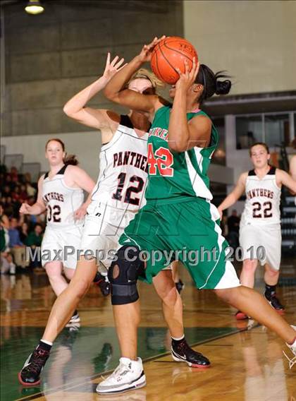 Thumbnail 3 in Eureka vs. McKinleyville (Dick Nicali Tournament) photogallery.