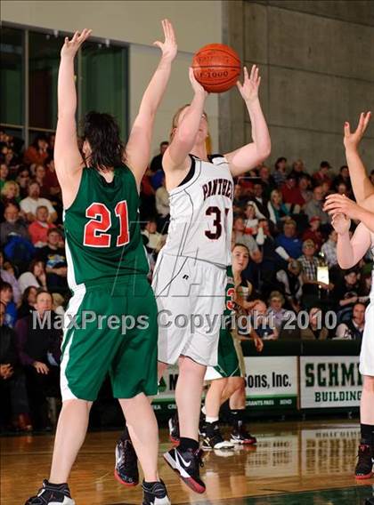 Thumbnail 2 in Eureka vs. McKinleyville (Dick Nicali Tournament) photogallery.