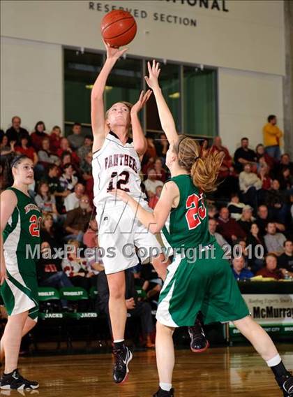 Thumbnail 3 in Eureka vs. McKinleyville (Dick Nicali Tournament) photogallery.