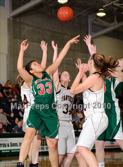 Thumbnail 2 in Eureka vs. McKinleyville (Dick Nicali Tournament) photogallery.