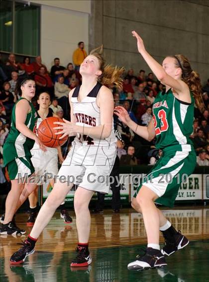 Thumbnail 3 in Eureka vs. McKinleyville (Dick Nicali Tournament) photogallery.