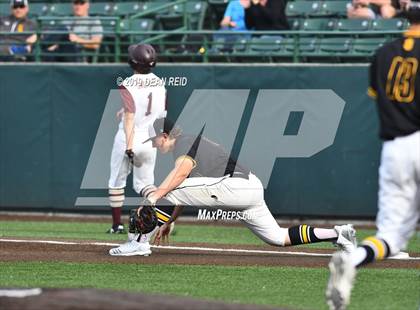 Thumbnail 2 in Morris @ St. Laurence (IHSA 3A Sectional Semifinal) photogallery.