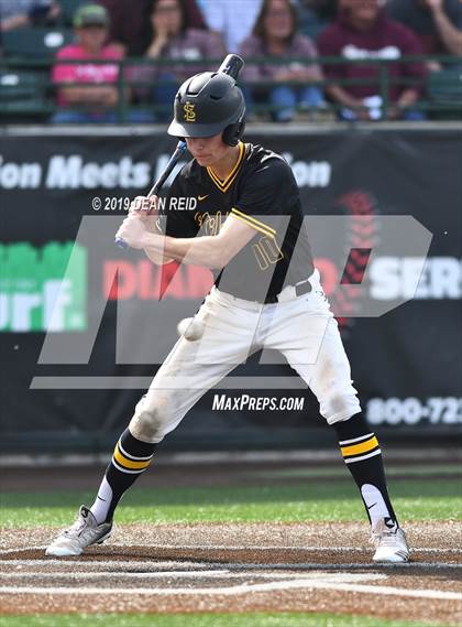 Thumbnail 2 in Morris @ St. Laurence (IHSA 3A Sectional Semifinal) photogallery.