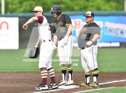Thumbnail 1 in Morris @ St. Laurence (IHSA 3A Sectional Semifinal) photogallery.