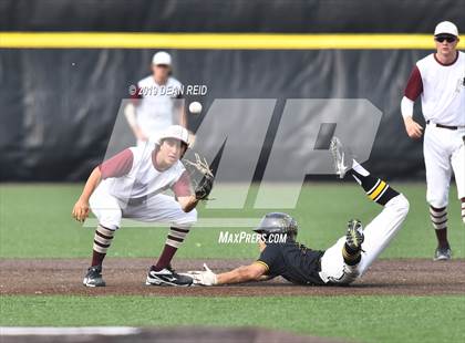 Thumbnail 1 in Morris @ St. Laurence (IHSA 3A Sectional Semifinal) photogallery.