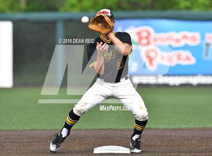 Thumbnail 3 in Morris @ St. Laurence (IHSA 3A Sectional Semifinal) photogallery.
