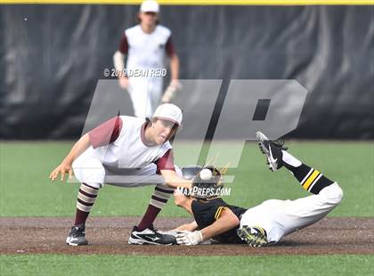 Thumbnail 2 in Morris @ St. Laurence (IHSA 3A Sectional Semifinal) photogallery.