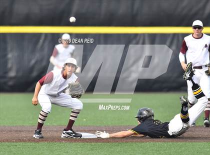 Thumbnail 3 in Morris @ St. Laurence (IHSA 3A Sectional Semifinal) photogallery.