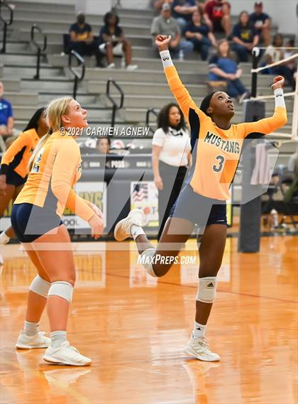 Thumbnail 3 in Cypress Ranch vs Klein Collins photogallery.