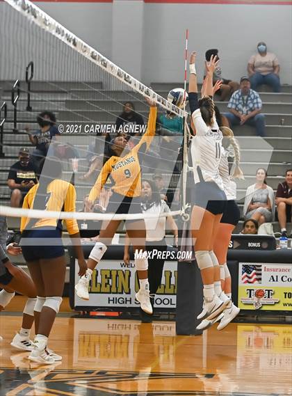 Thumbnail 3 in Cypress Ranch vs Klein Collins photogallery.