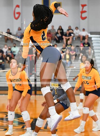 Thumbnail 3 in Cypress Ranch vs Klein Collins photogallery.