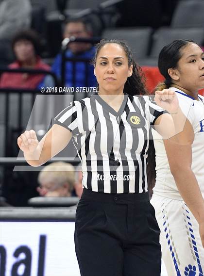 Thumbnail 3 in Rolling Hills Prep vs. Woodside Priory (CIF State D4 Final) photogallery.