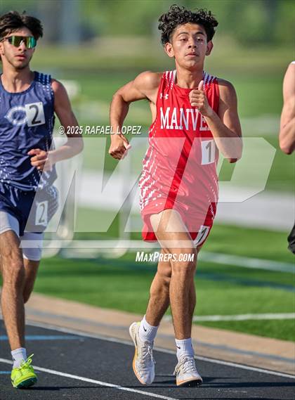 Thumbnail 2 in UIL 6A Track & Field Area 21&22 (1600M) photogallery.