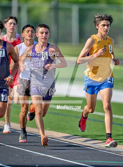 Thumbnail 2 in UIL 6A Track & Field Area 21&22 (1600M) photogallery.