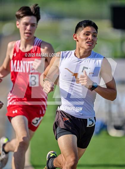 Thumbnail 1 in UIL 6A Track & Field Area 21&22 (1600M) photogallery.
