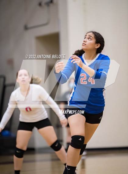 Thumbnail 2 in Glenn @ Bellflower photogallery.