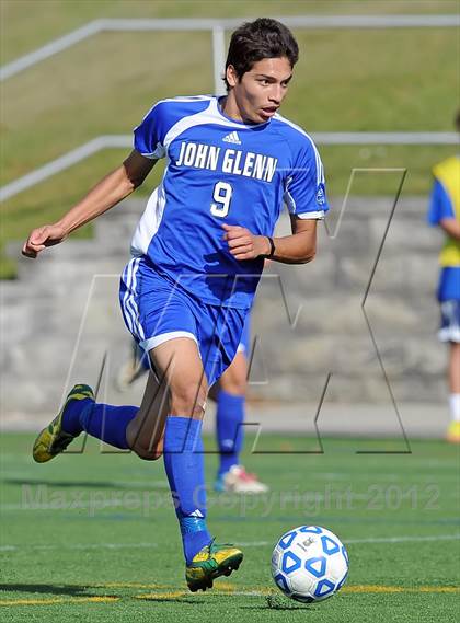 Thumbnail 1 in Elwood-Glenn vs East Hampton (Section 11 Class A Final) photogallery.