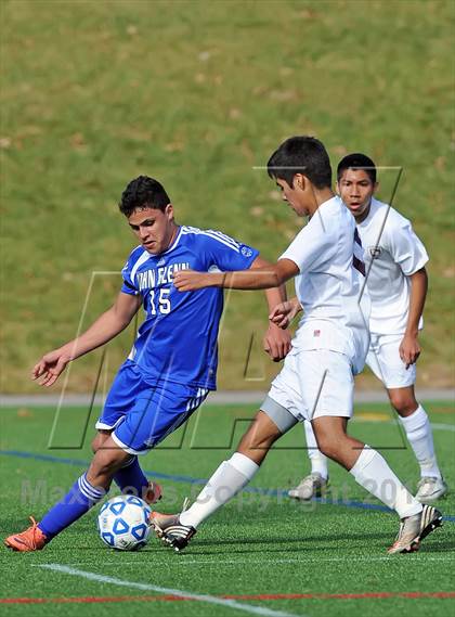 Thumbnail 2 in Elwood-Glenn vs East Hampton (Section 11 Class A Final) photogallery.