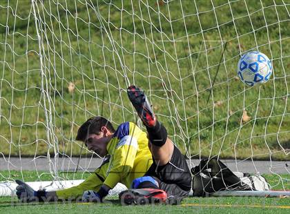 Thumbnail 1 in Elwood-Glenn vs East Hampton (Section 11 Class A Final) photogallery.