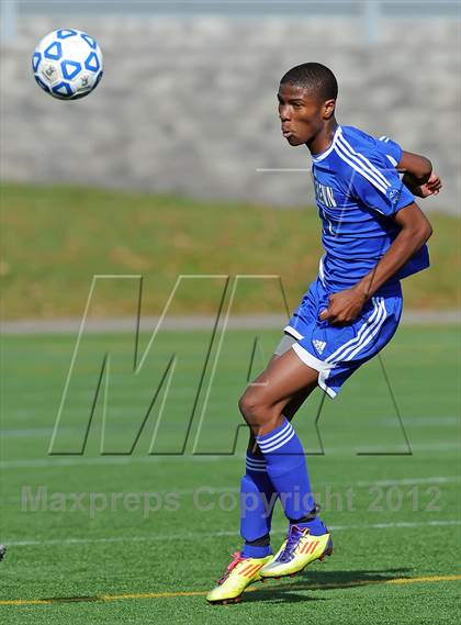 Thumbnail 2 in Elwood-Glenn vs East Hampton (Section 11 Class A Final) photogallery.