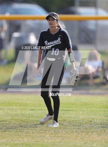 Thumbnail 1 in Roosevelt @ D'Evelyn State Quarter Finals photogallery.