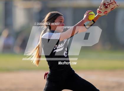 Thumbnail 1 in Roosevelt @ D'Evelyn State Quarter Finals photogallery.