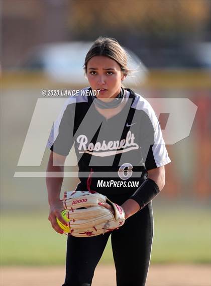 Thumbnail 1 in Roosevelt @ D'Evelyn State Quarter Finals photogallery.