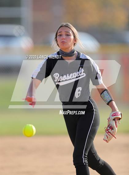 Thumbnail 1 in Roosevelt @ D'Evelyn State Quarter Finals photogallery.