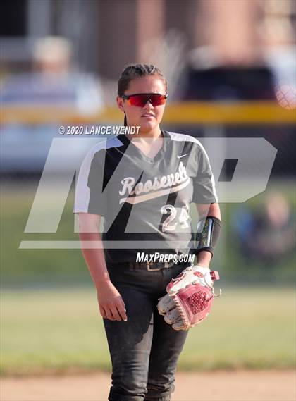 Thumbnail 2 in Roosevelt @ D'Evelyn State Quarter Finals photogallery.
