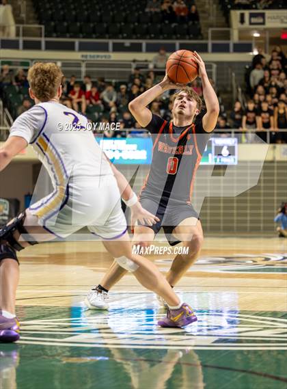 Thumbnail 1 in Unioto vs Waverly (OHSAA D4 District Final) photogallery.