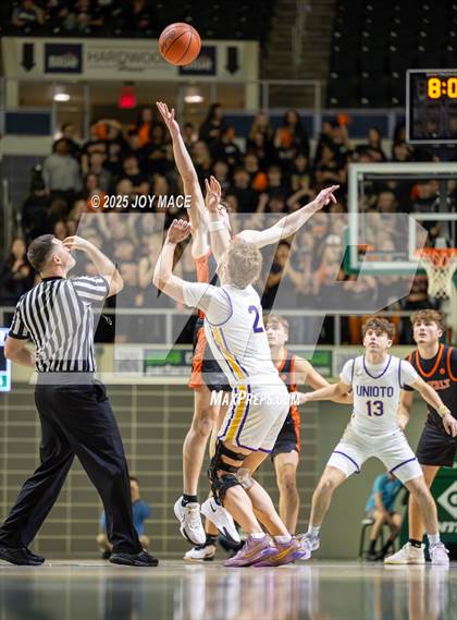 Thumbnail 1 in Unioto vs Waverly (OHSAA D4 District Final) photogallery.