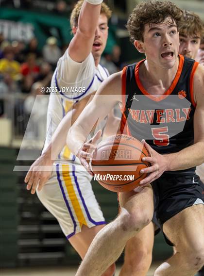 Thumbnail 2 in Unioto vs Waverly (OHSAA D4 District Final) photogallery.