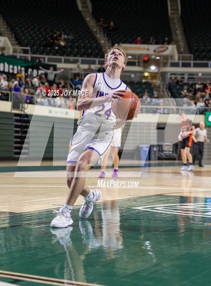 Thumbnail 2 in Unioto vs Waverly (OHSAA D4 District Final) photogallery.